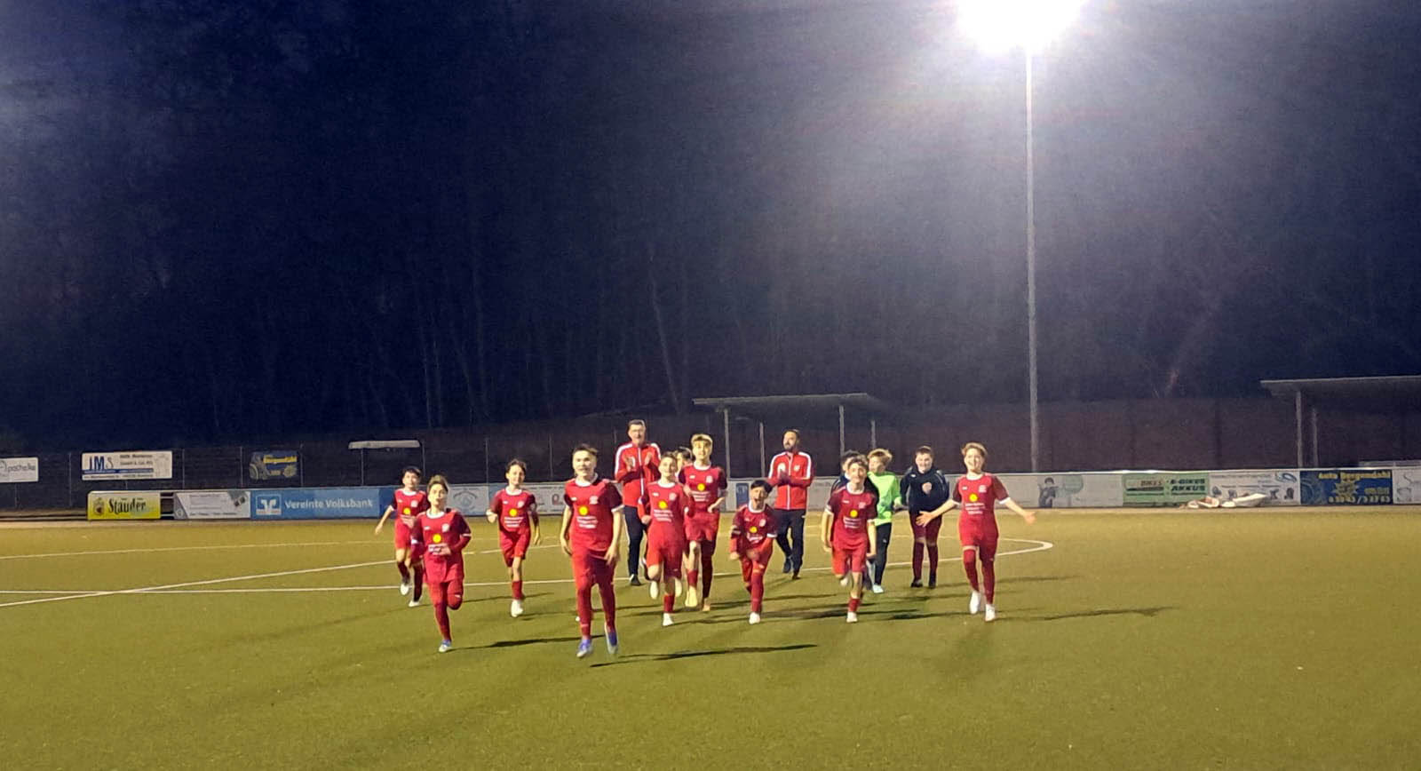 Flutlicht-Krimi im Derby! Fortuna zieht ins Finale ein!